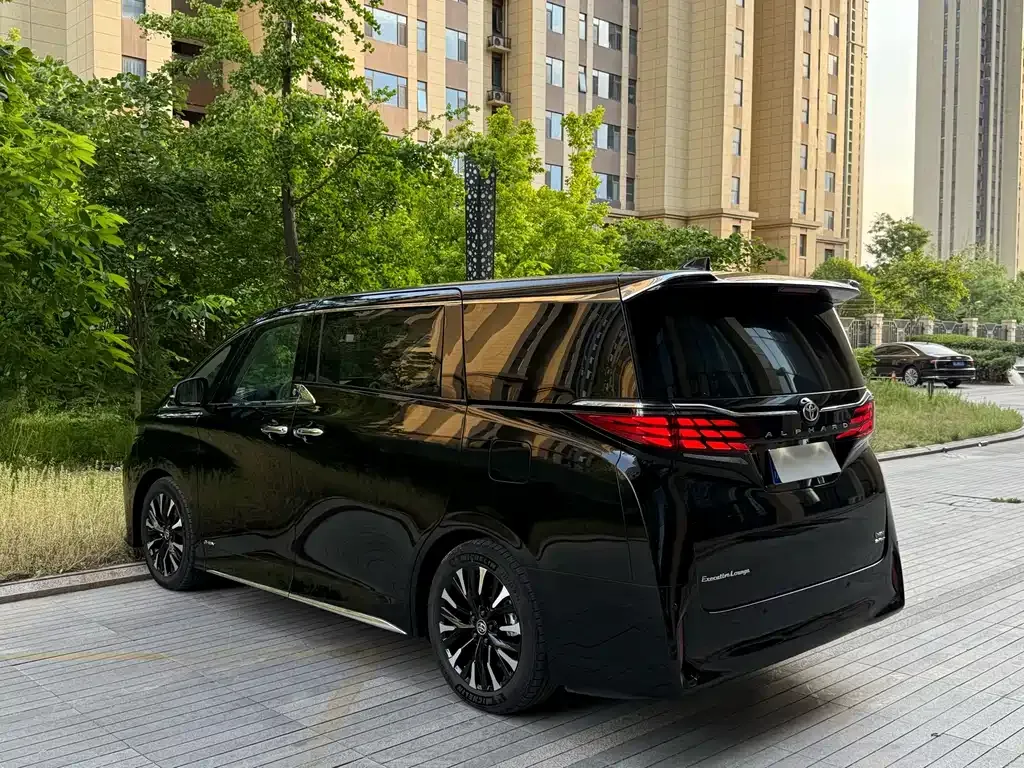 Toyota Alphard — фото 6