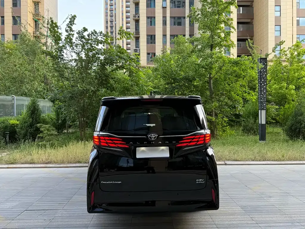 Toyota Alphard — фото 3