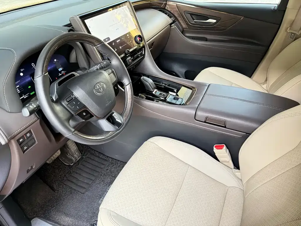 Toyota Alphard — фото 7