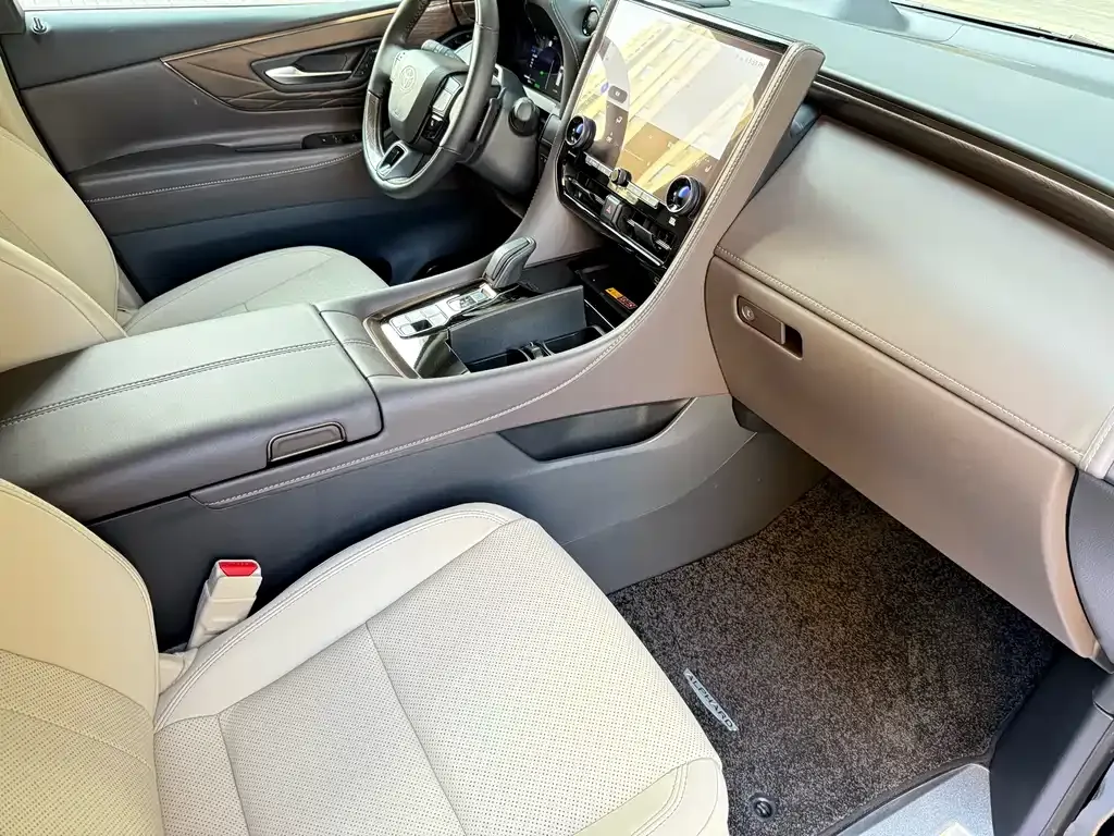 Toyota Alphard — фото 5