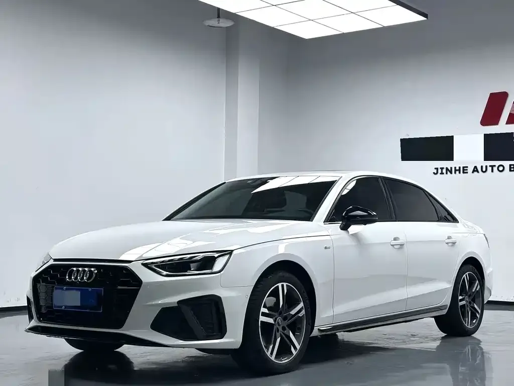 Audi A4L — фото 1