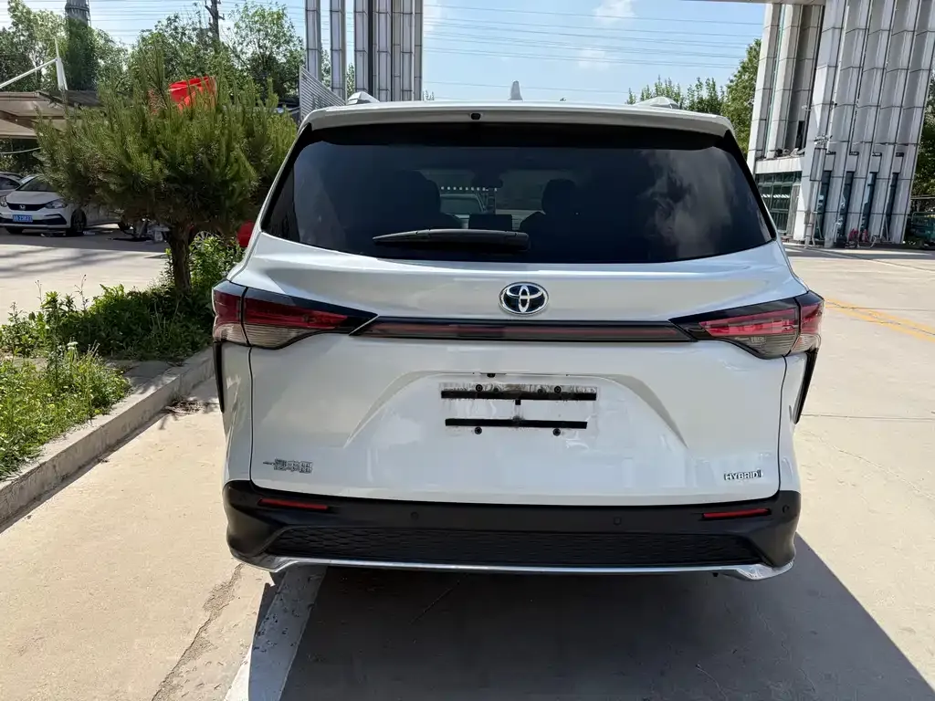 Toyota Granvia 2023 из CN, фото 3