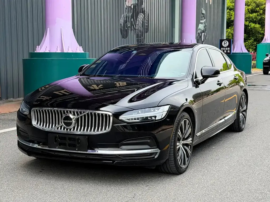 Volvo S90 — фото 1