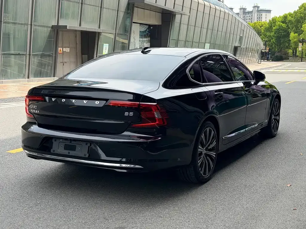 Volvo S90 — фото 9