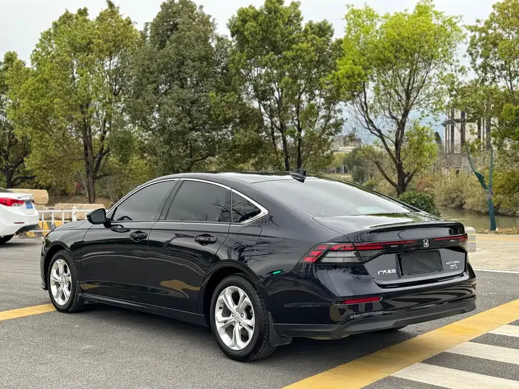 Honda Accord — фото 7