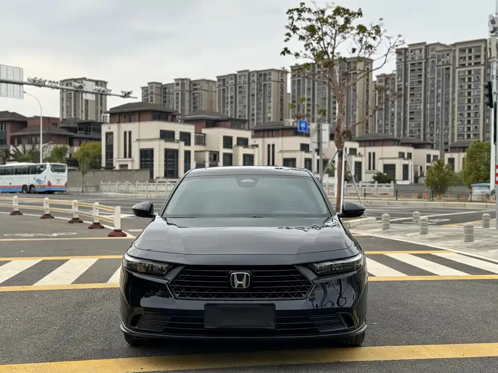 Honda Accord — фото 10