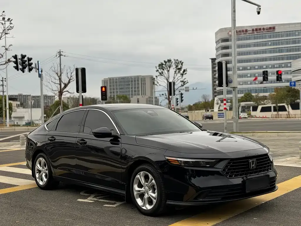 Honda Accord — фото 8