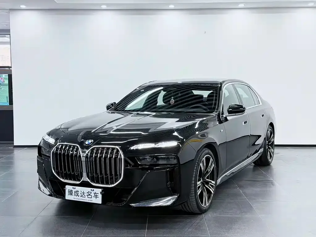 BMW 7 Series — фото 1