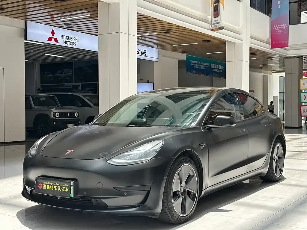 Tesla Model 3 — фото 1