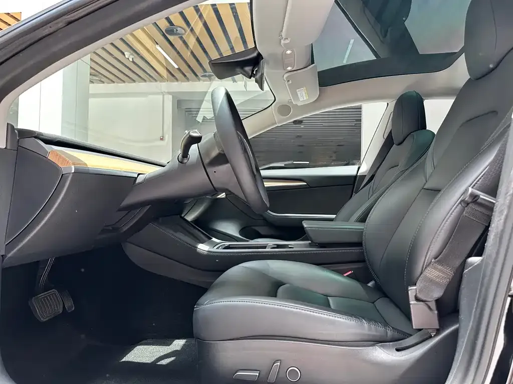 Tesla Model 3 — фото 10