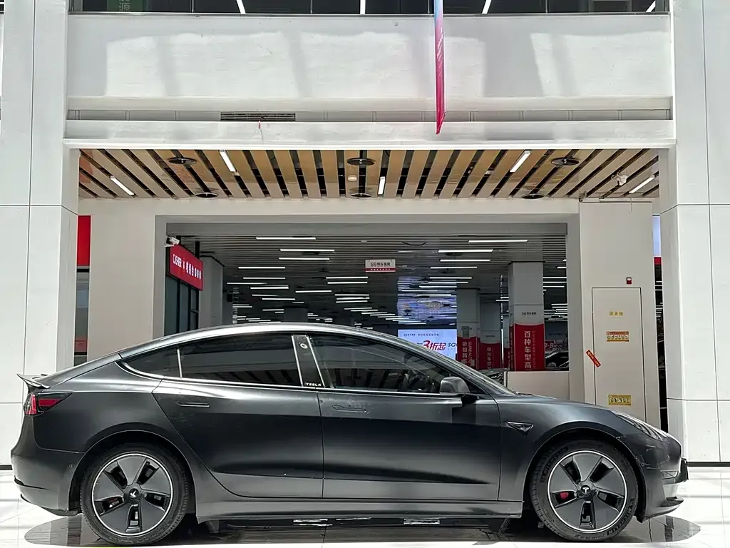 Tesla Model 3 — фото 6