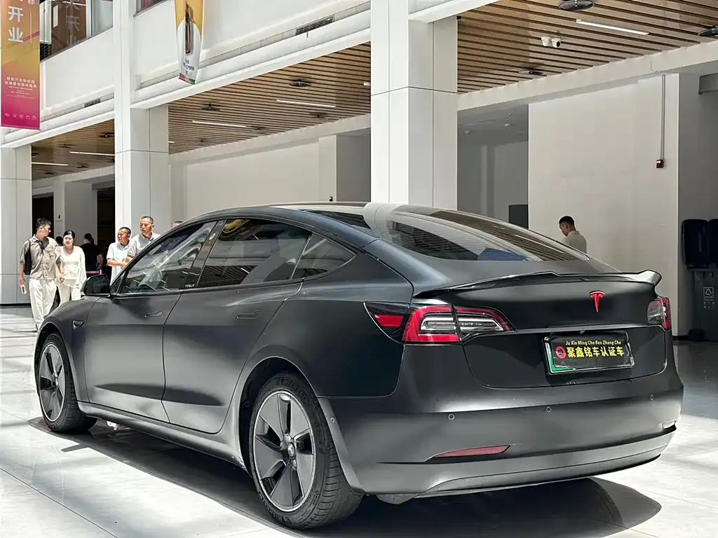 Tesla Model 3 — фото 7