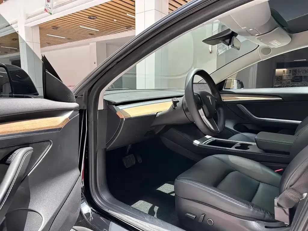 Tesla Model 3 — фото 5
