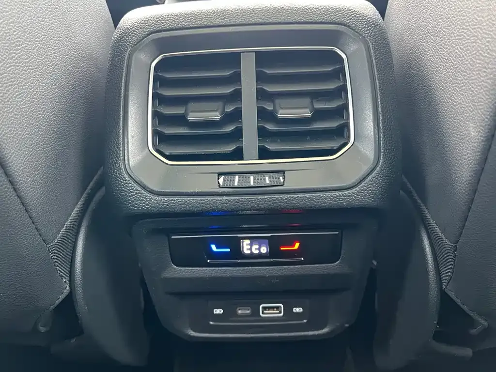 Volkswagen 途观L插电混动 2022 из CN, фото 4