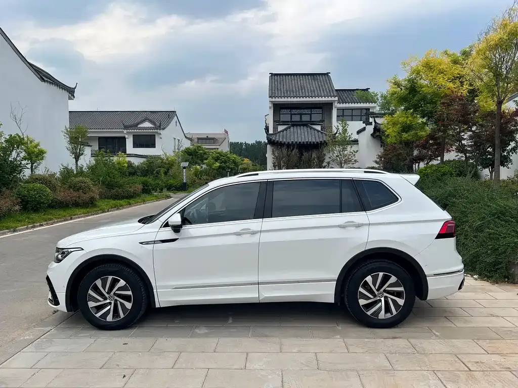 Volkswagen 途观L插电混动 2022 из CN, фото 10