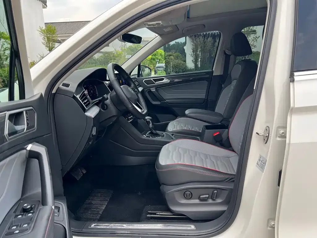 Volkswagen 途观L插电混动 2022 из CN, фото 5