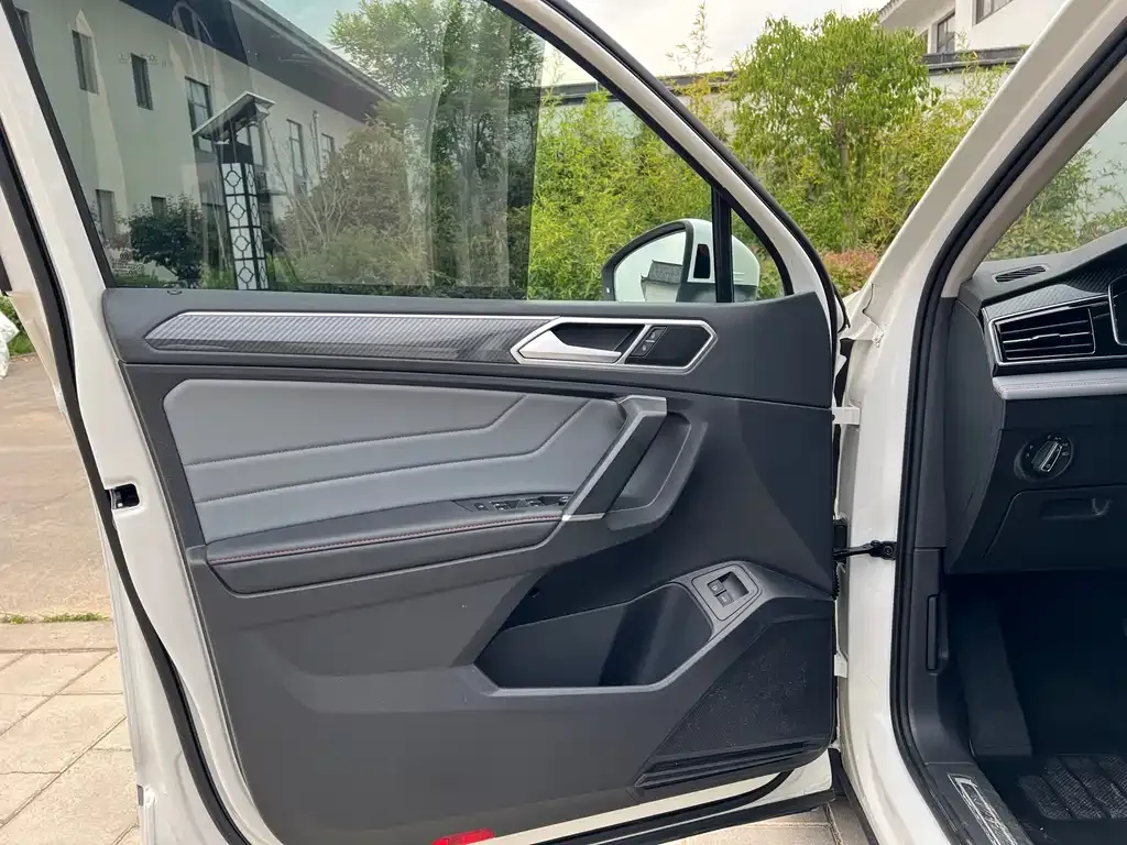 Volkswagen 途观L插电混动 2022 из CN, фото 6