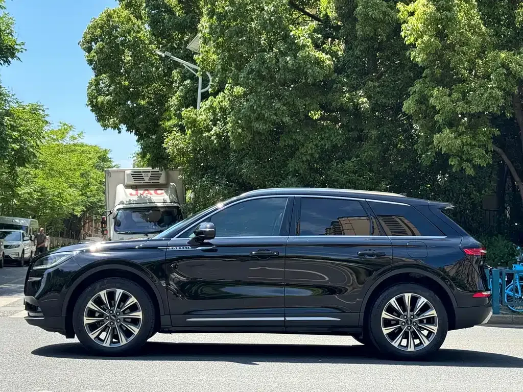 Lincoln Corsair — фото 7