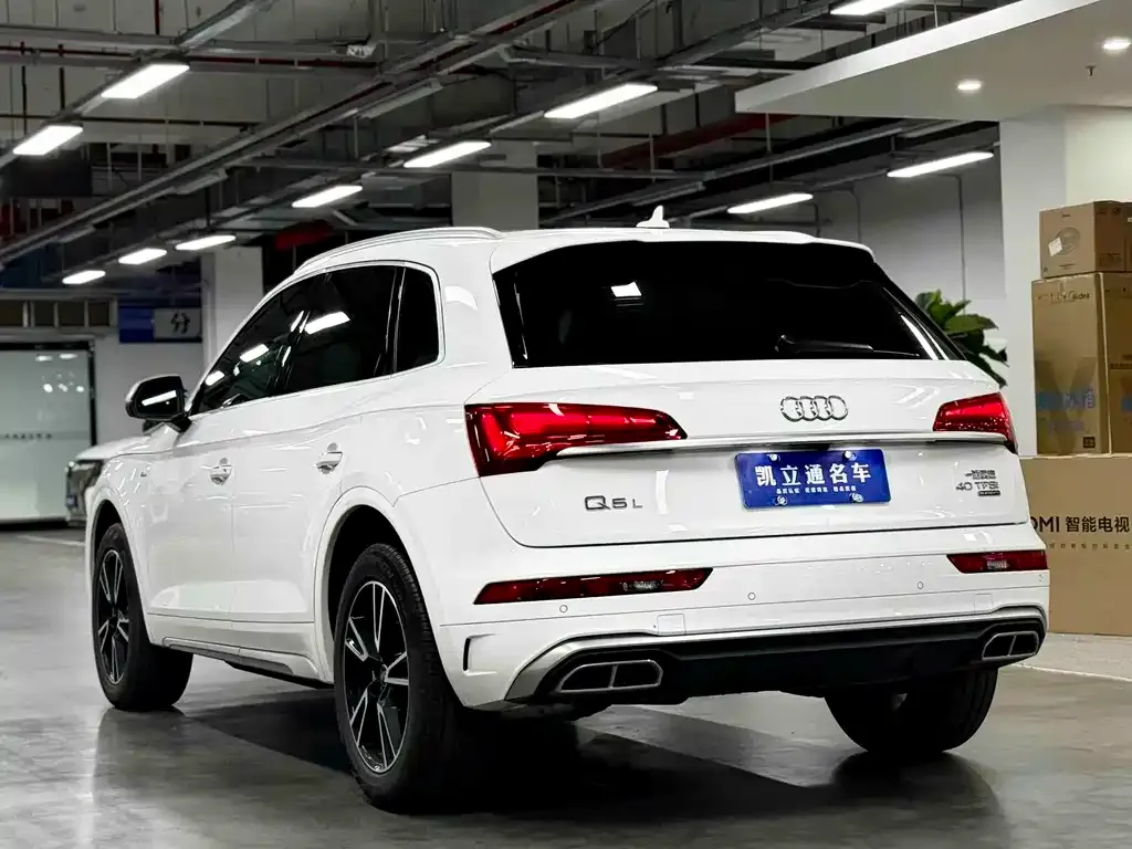 Audi Q5L — фото 6