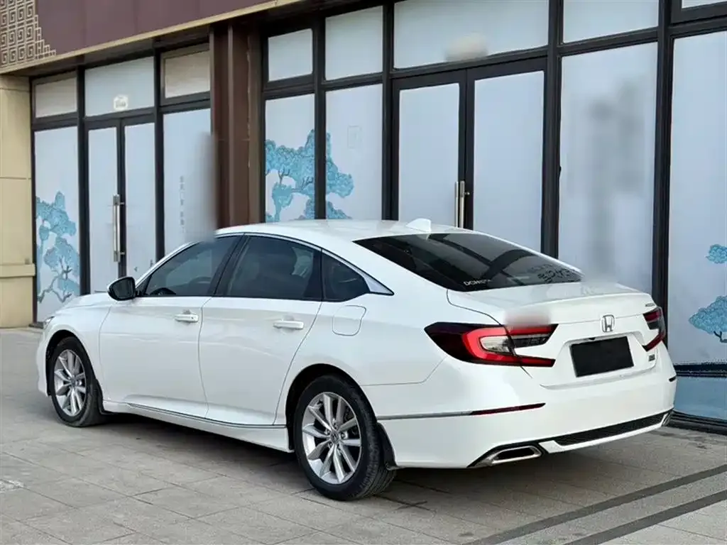 Honda Accord — фото 9