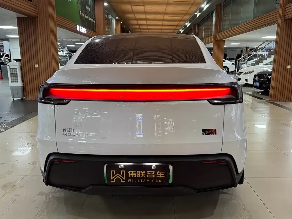 Tesla Model Y 2025 из CN, фото 9