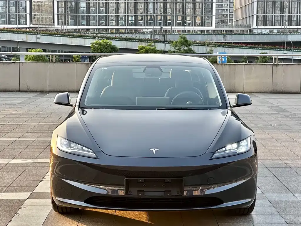 Tesla Model 3 — фото 6