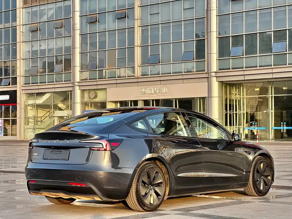 Tesla Model 3 — фото 7