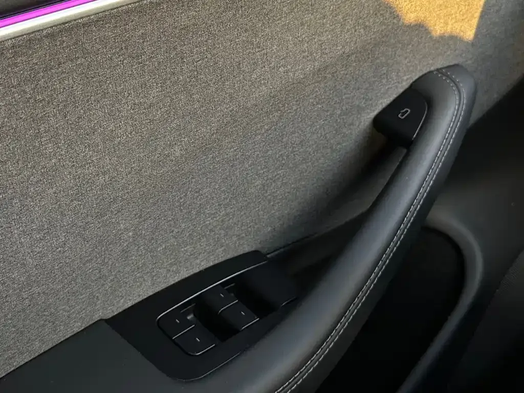 Tesla Model 3 — фото 10