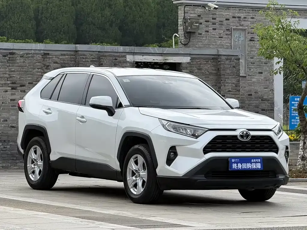 Toyota RAV4 — фото 5