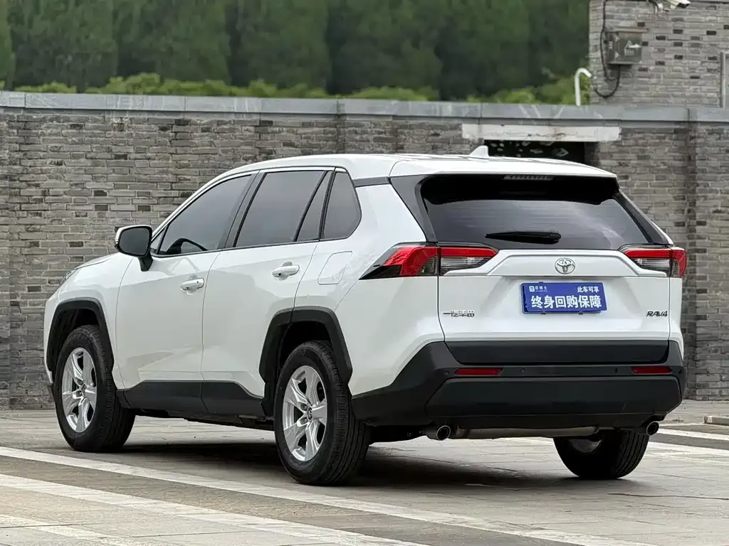 Toyota RAV4 — фото 3