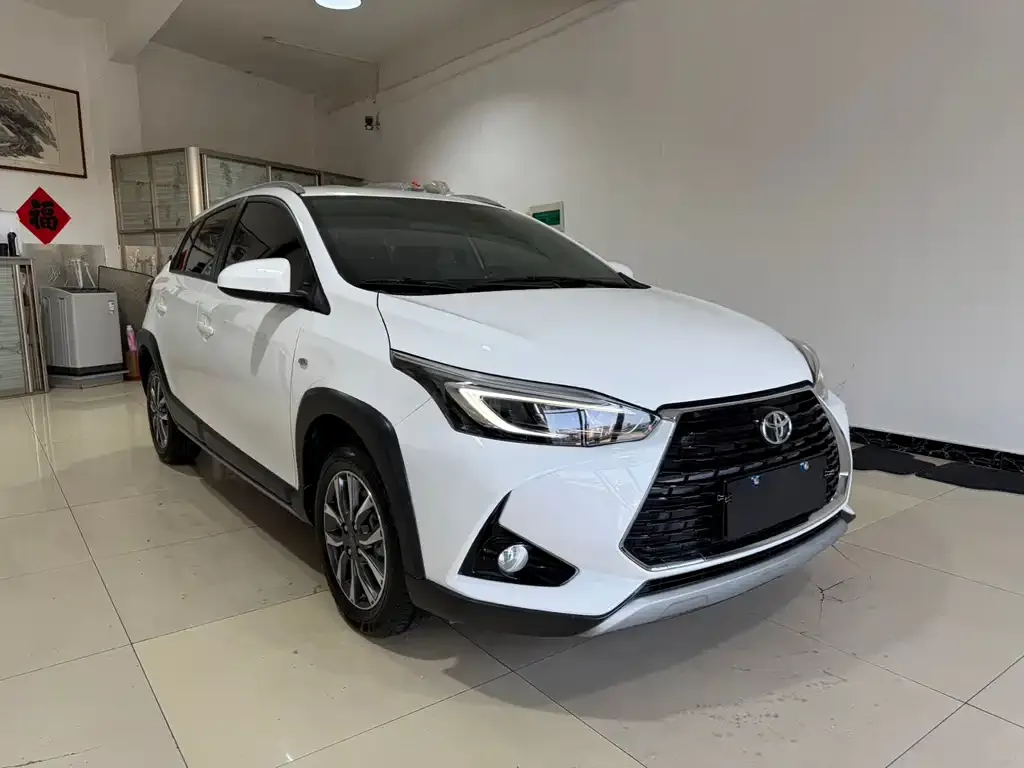 Toyota Yaris L — фото 2