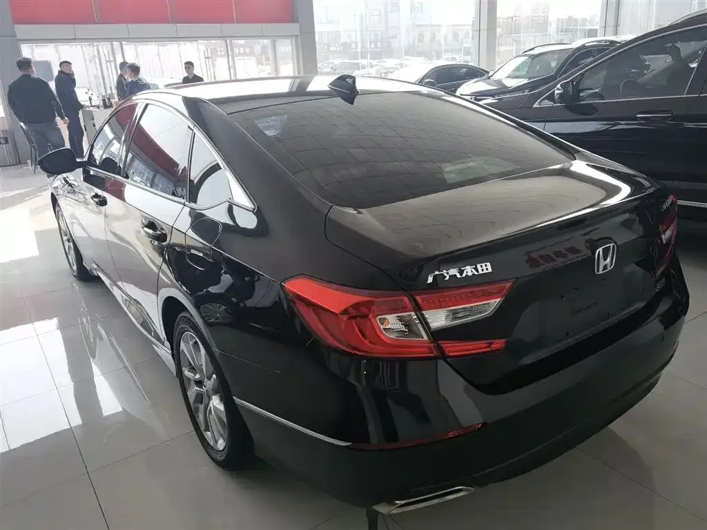 Honda Accord — фото 7