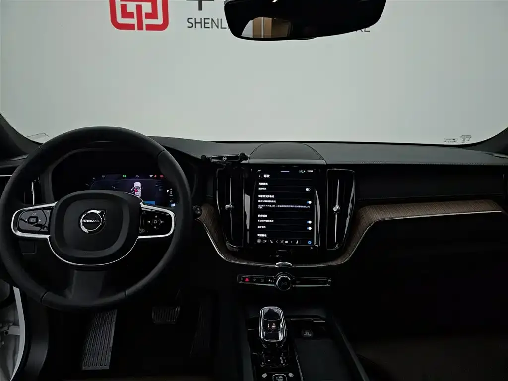 Volvo XC60 — фото 7