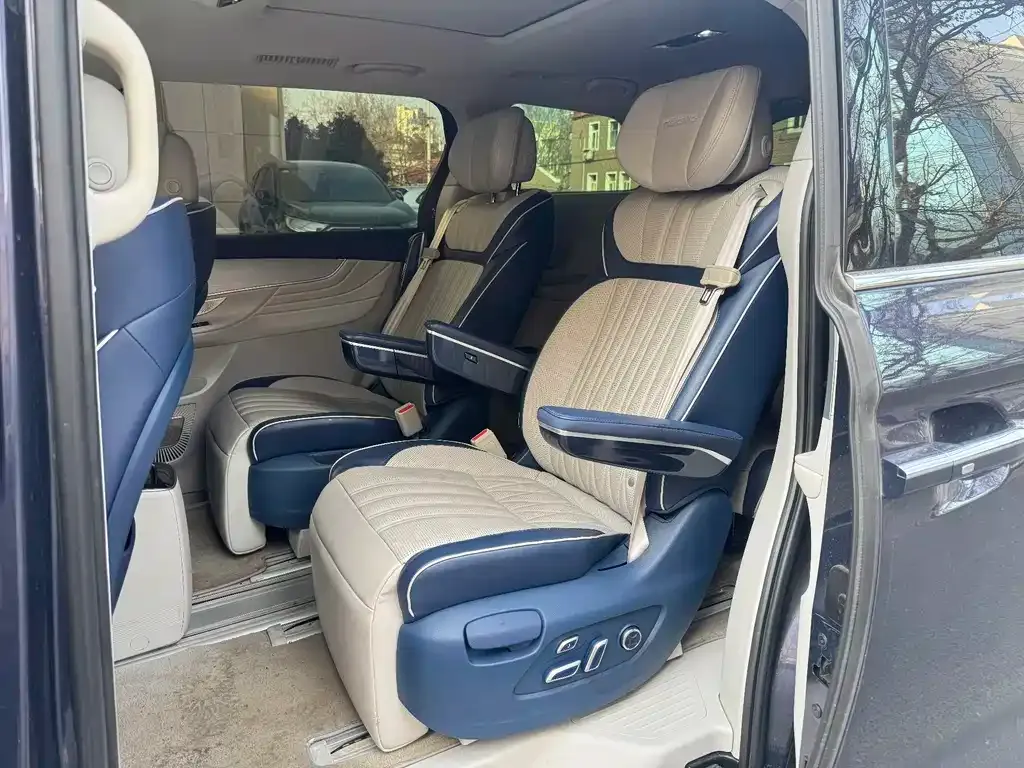 Roewe iMAX8 — фото 3