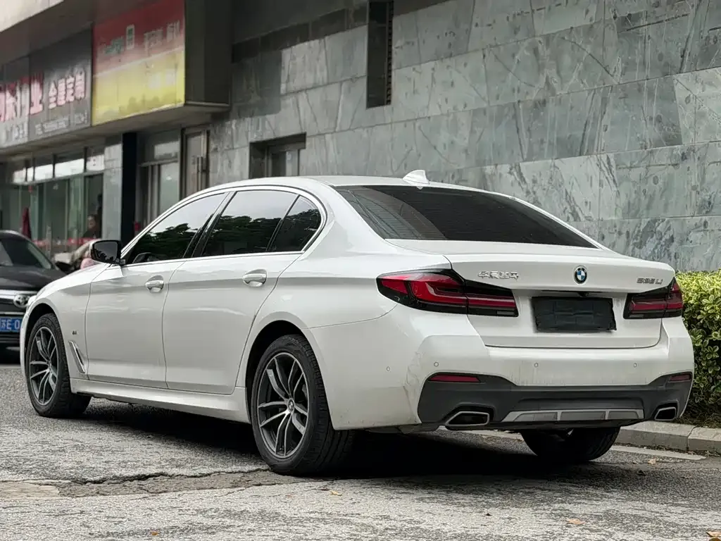 BMW 5 Series — фото 4