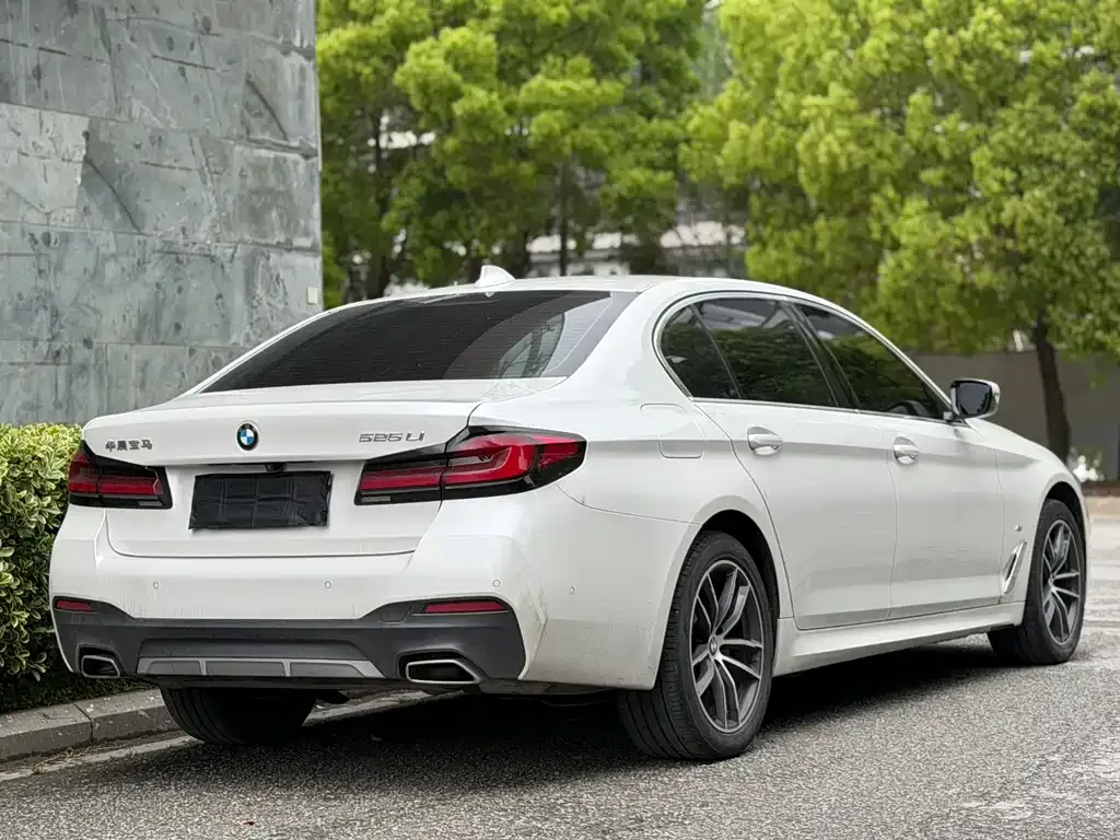 BMW 5 Series — фото 5