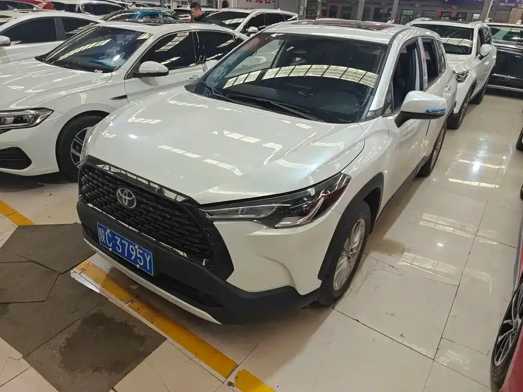Toyota Corolla Cross — фото 1
