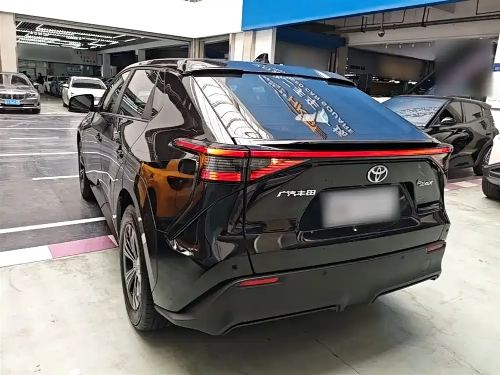 Toyota Platinum 4X 2024 из CN, фото 8