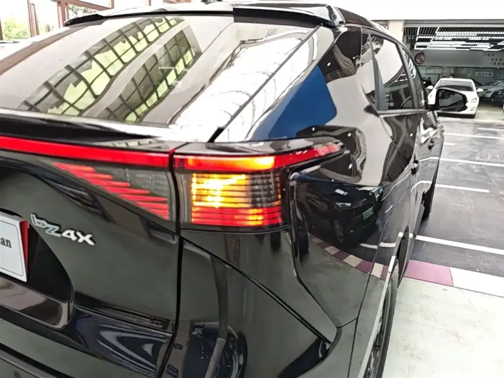 Toyota Platinum 4X 2024 из CN, фото 3