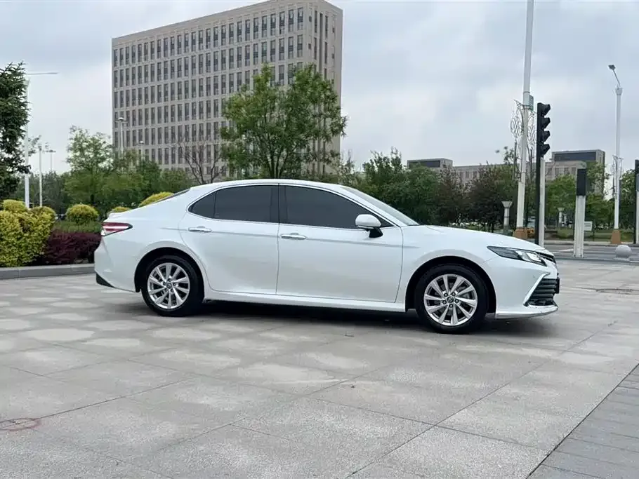 Toyota Camry — фото 7