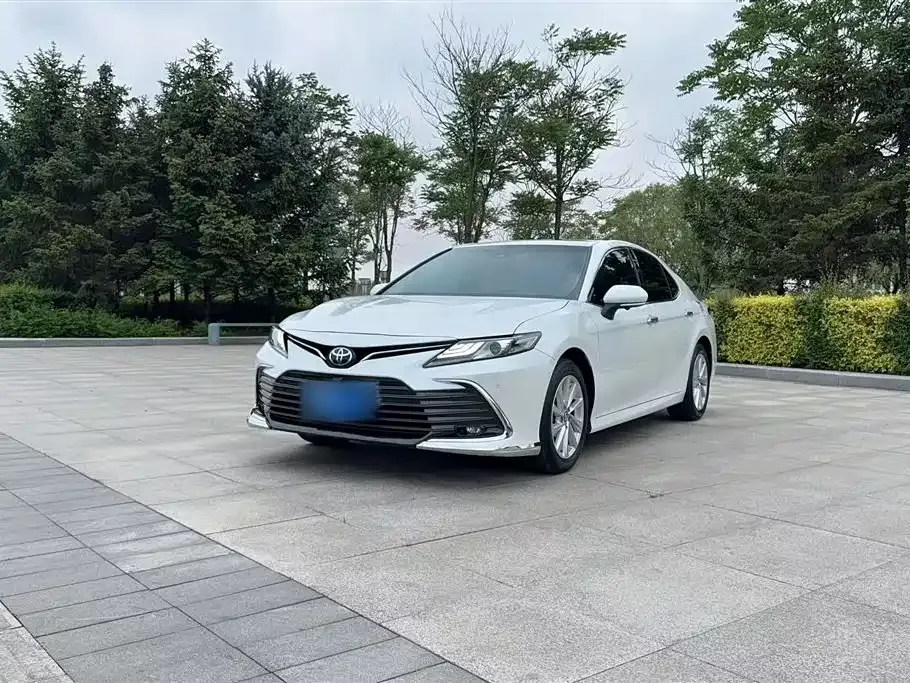 Toyota Camry — фото 9