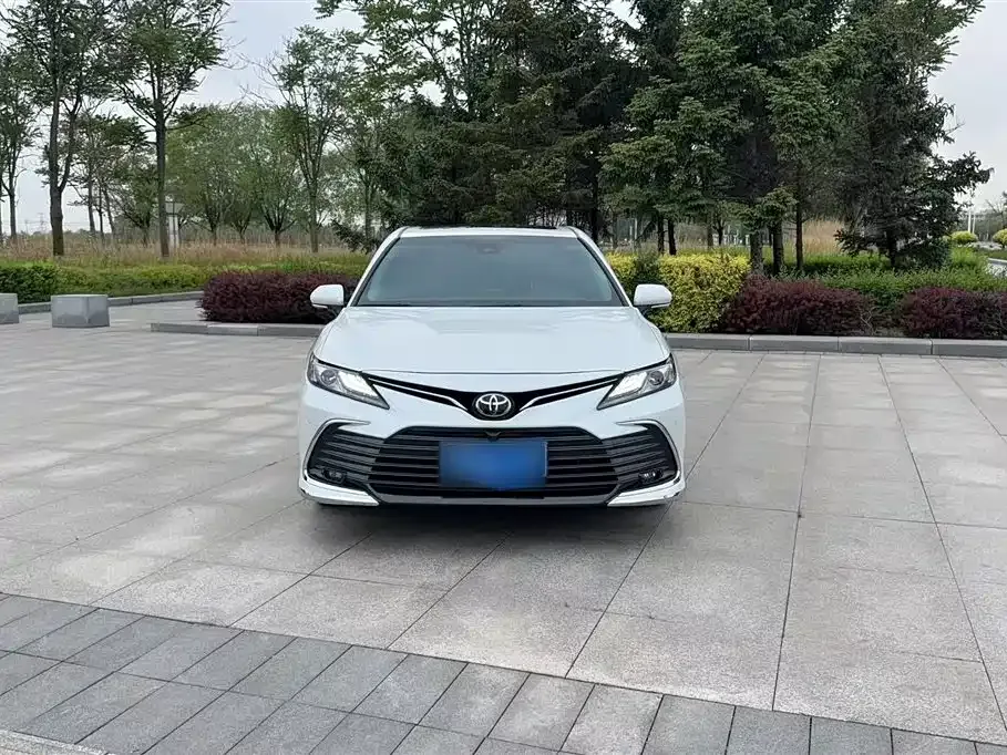 Toyota Camry — фото 8