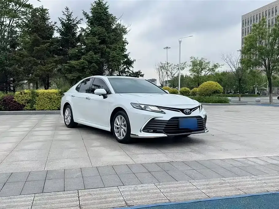 Toyota Camry — фото 10