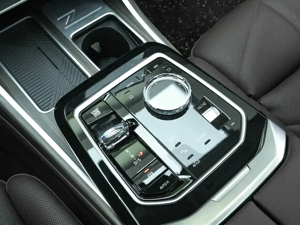 BMW 7 Series — фото 10