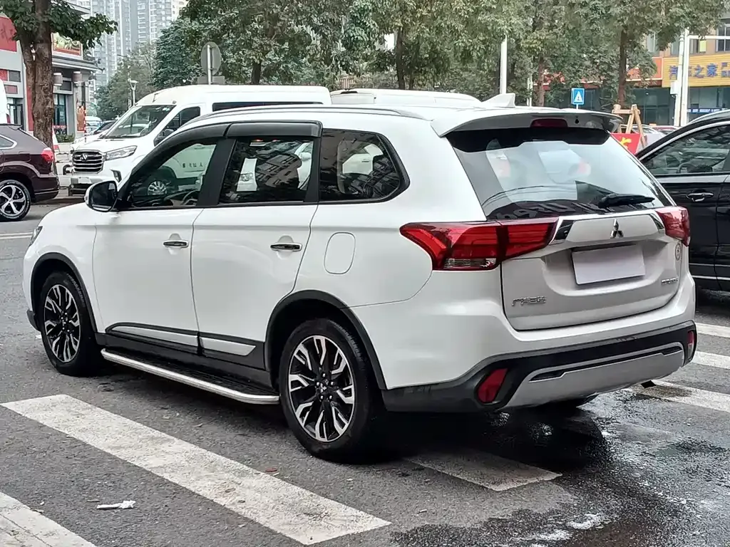 Mitsubishi Outlander 2021 из CN, фото 10