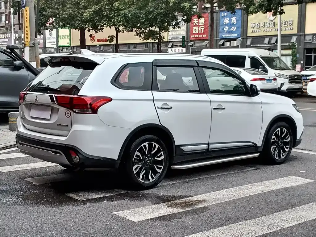 Mitsubishi Outlander 2021 из CN, фото 9