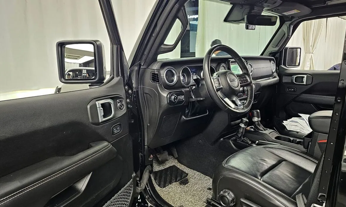 Jeep Wrangler — фото 7