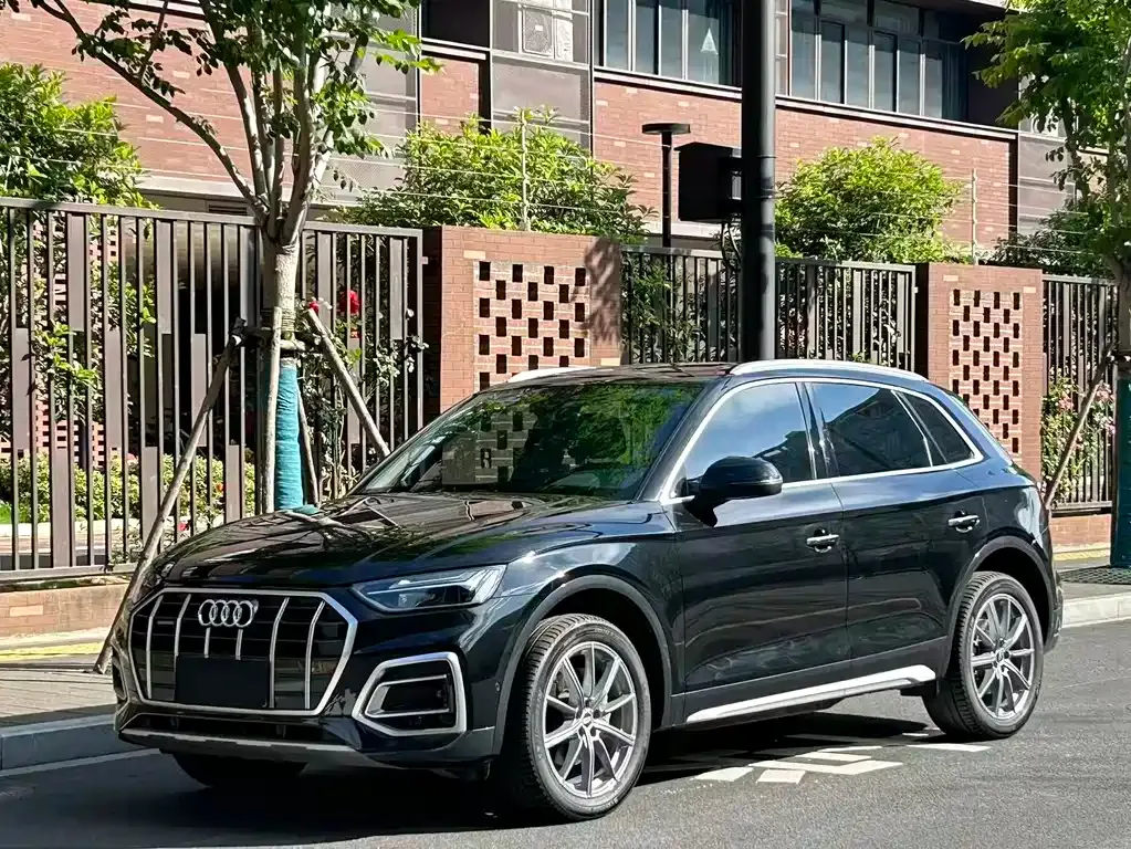 Audi Q5L — фото 1