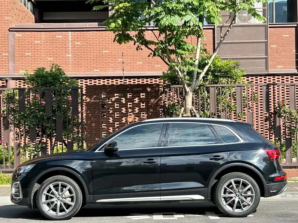 Audi Q5L — фото 10