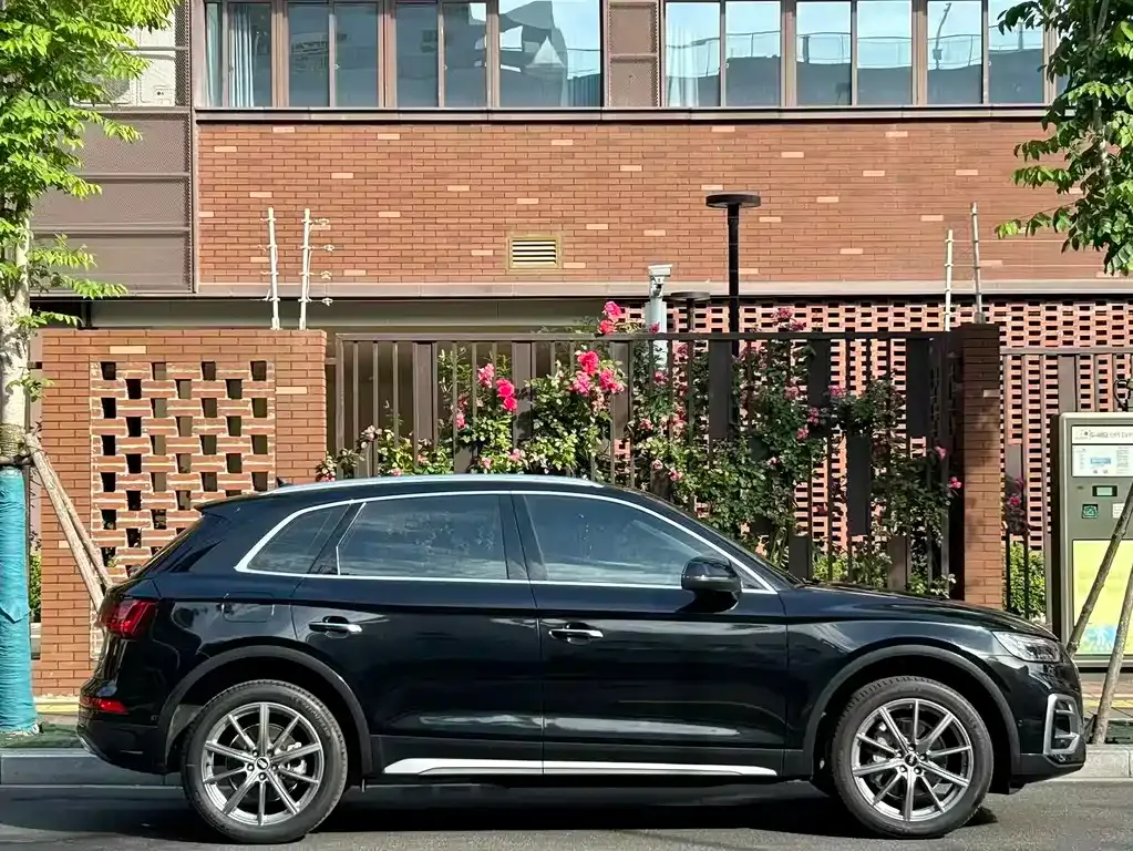 Audi Q5L — фото 5
